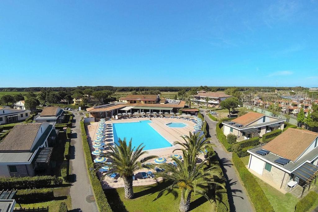 Apartment In Cecina Mare With Outdoor Pool Marina di Cecina Bagian luar foto