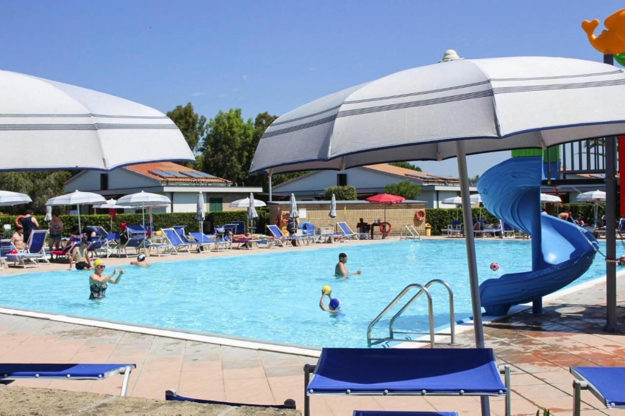 Apartment In Cecina Mare With Outdoor Pool Marina di Cecina Bagian luar foto