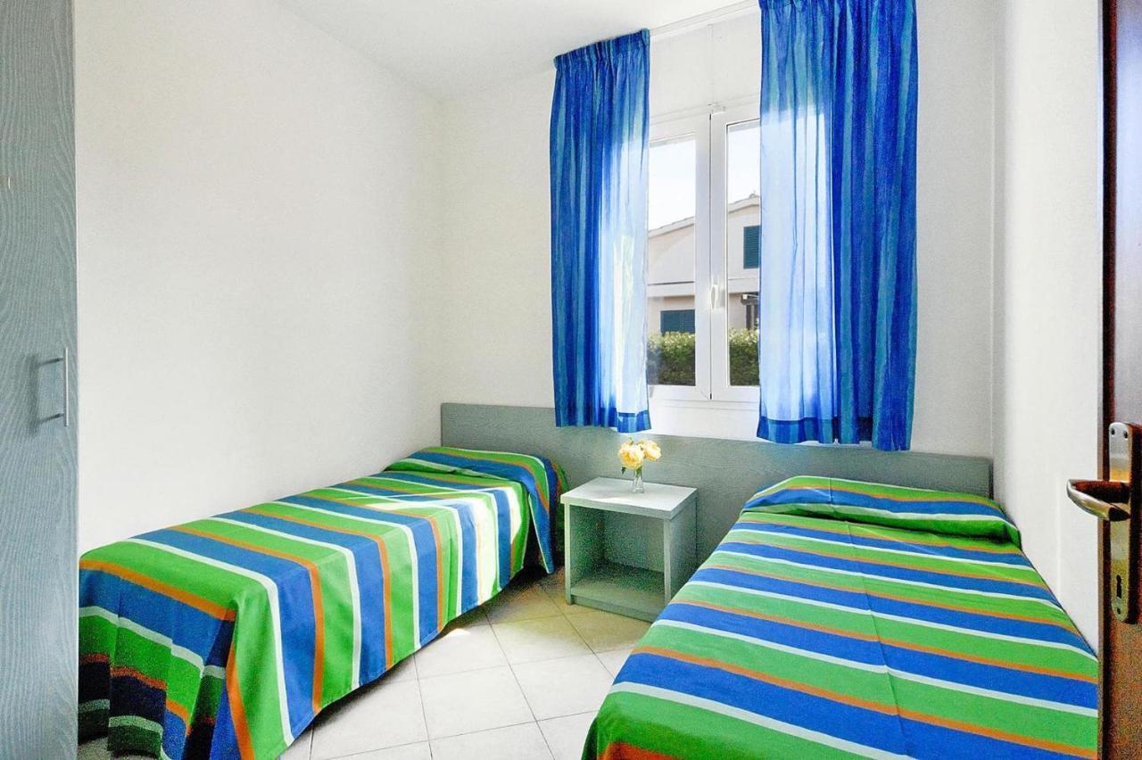 Apartment In Cecina Mare With Outdoor Pool Marina di Cecina Bagian luar foto