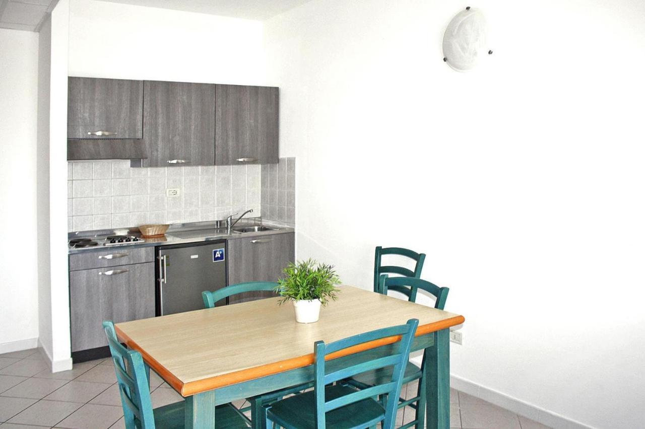 Apartment In Cecina Mare With Outdoor Pool Marina di Cecina Bagian luar foto