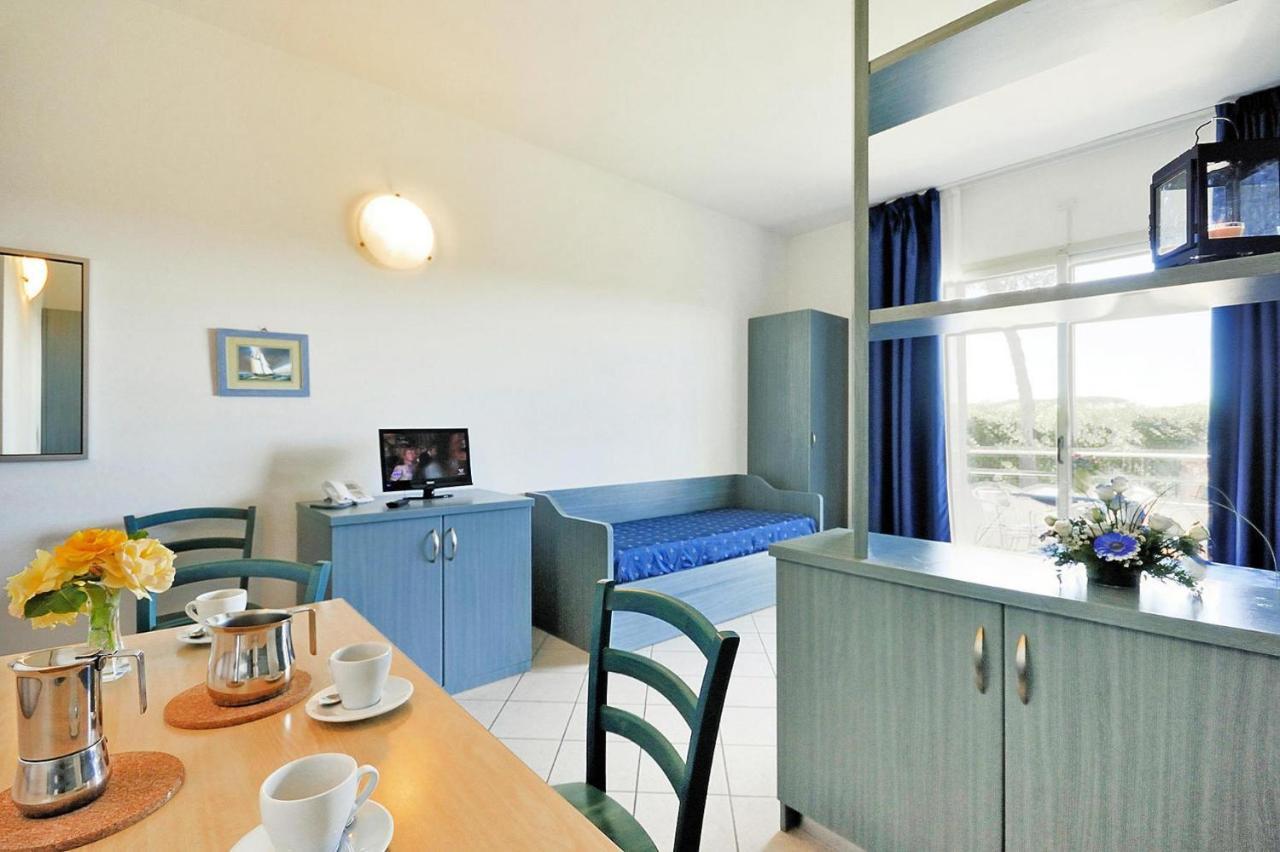 Apartment In Cecina Mare With Outdoor Pool Marina di Cecina Bagian luar foto
