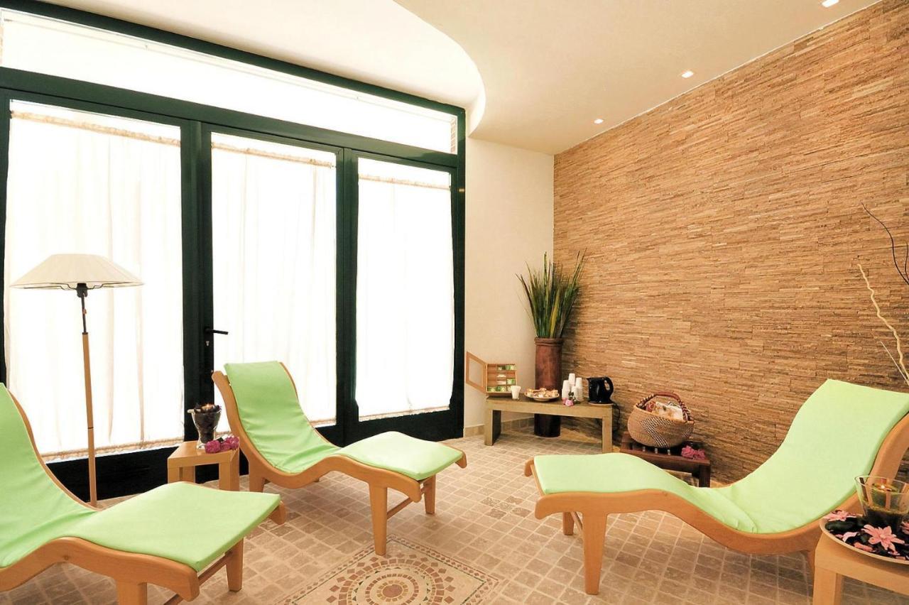 Apartment In Cecina Mare With Outdoor Pool Marina di Cecina Bagian luar foto